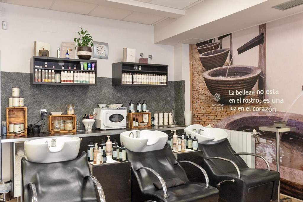 ¿Cómo eligen nuestros estilistas en Vigo el corte perfecto para tu rostro?