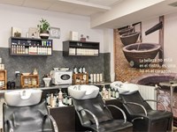 ¿Cómo eligen nuestros estilistas en Vigo el corte perfecto para tu rostro?