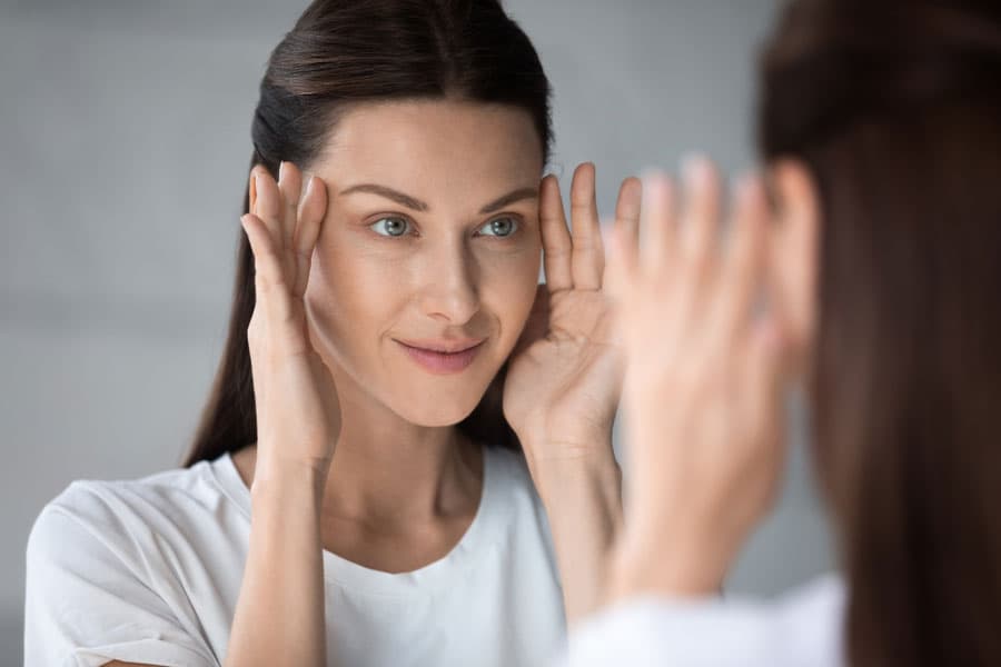 Consigue una mirada cautivadora: lifting y tinte de cejas y pestañas
