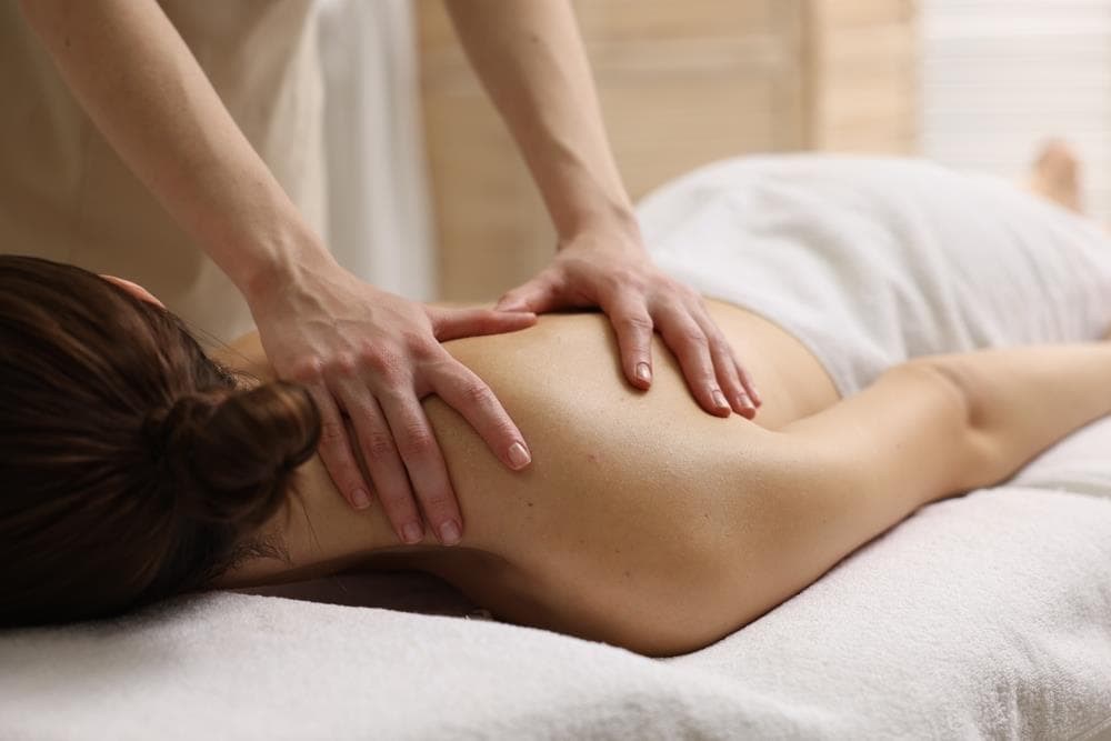 Los beneficios del masaje relajante para combatir el estrés