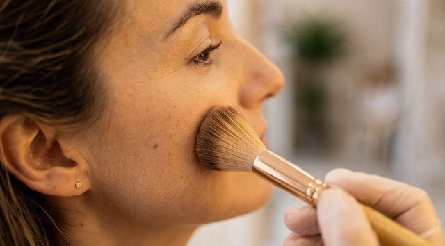 Luce una piel cuidada y natural con nuestro maquillaje de novia en Vigo - Imagen 1