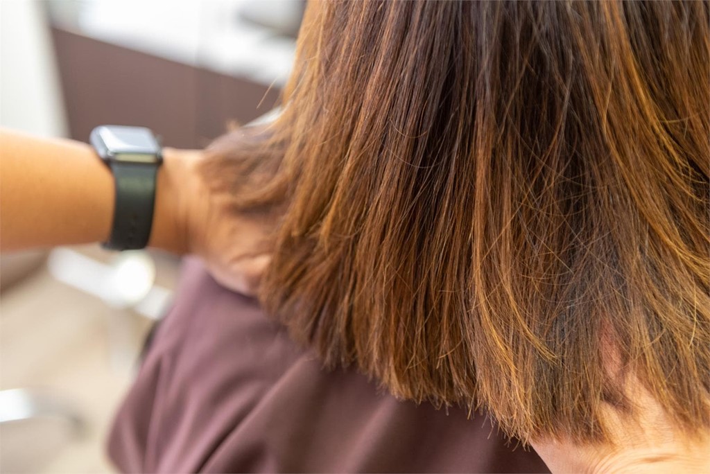 Pelo sano en verano: 10 consejos para proteger tu melena del sol y el cloro