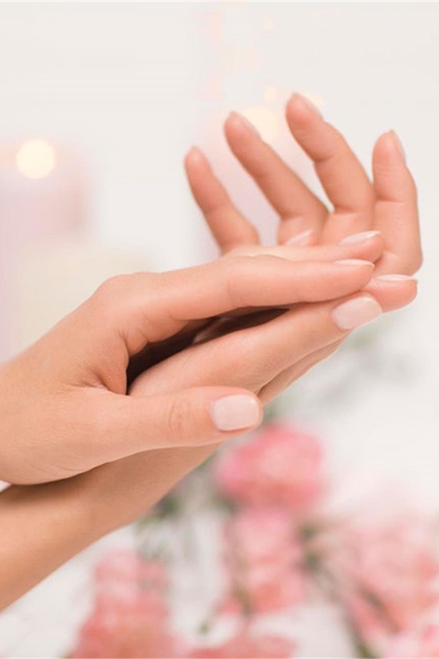 Servicio de manicura y pedicura