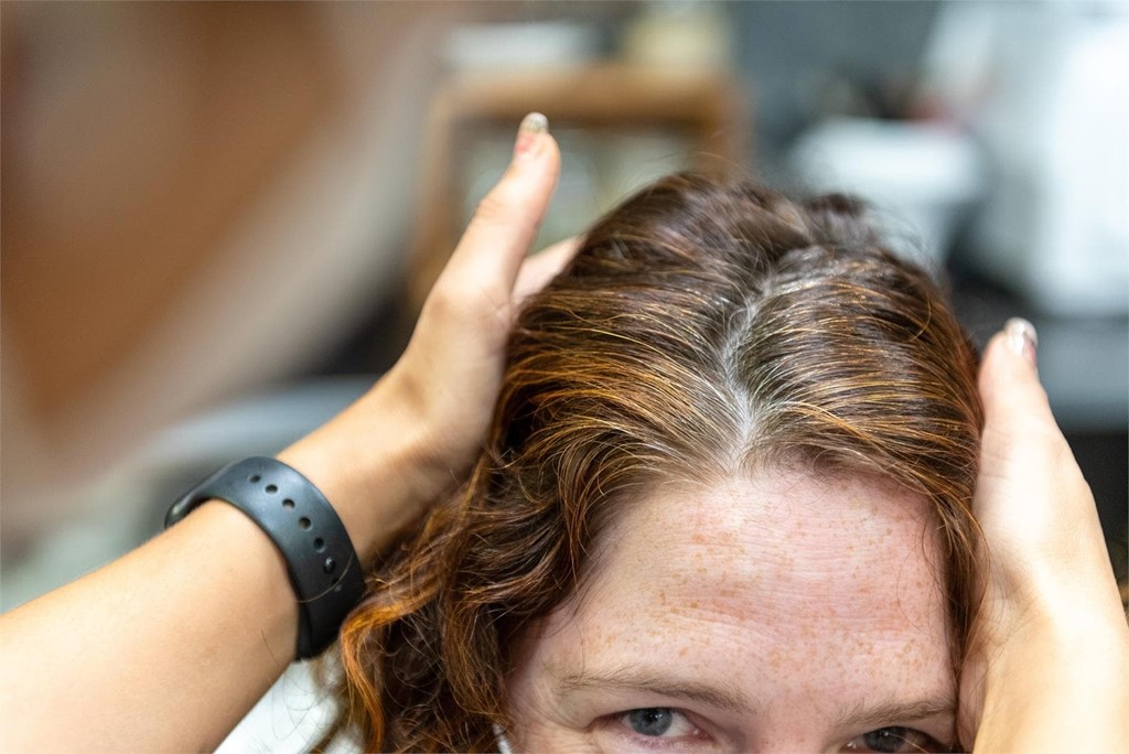¿Te preocupan las canas? Las mejores soluciones en Celeste